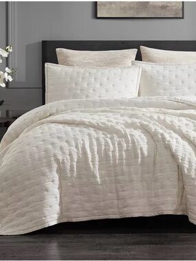 Donna Karan Meditate King Quilt Ivory 108x96 in